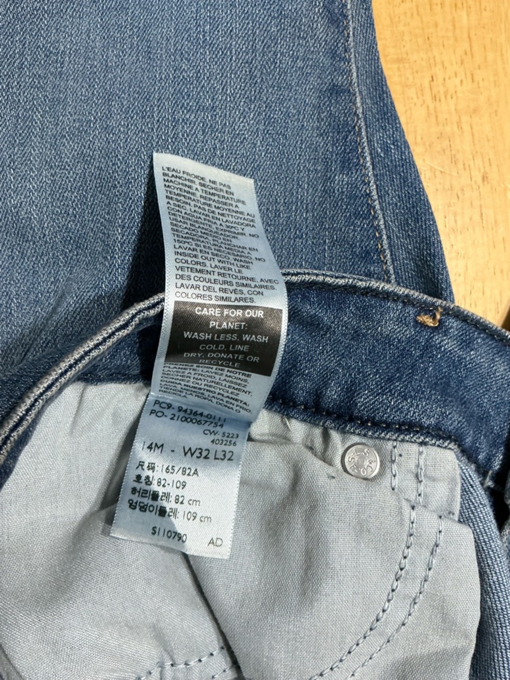 Levi's Light Blue Mid-Rise Bootcut Jeans - Picture 4 of 7